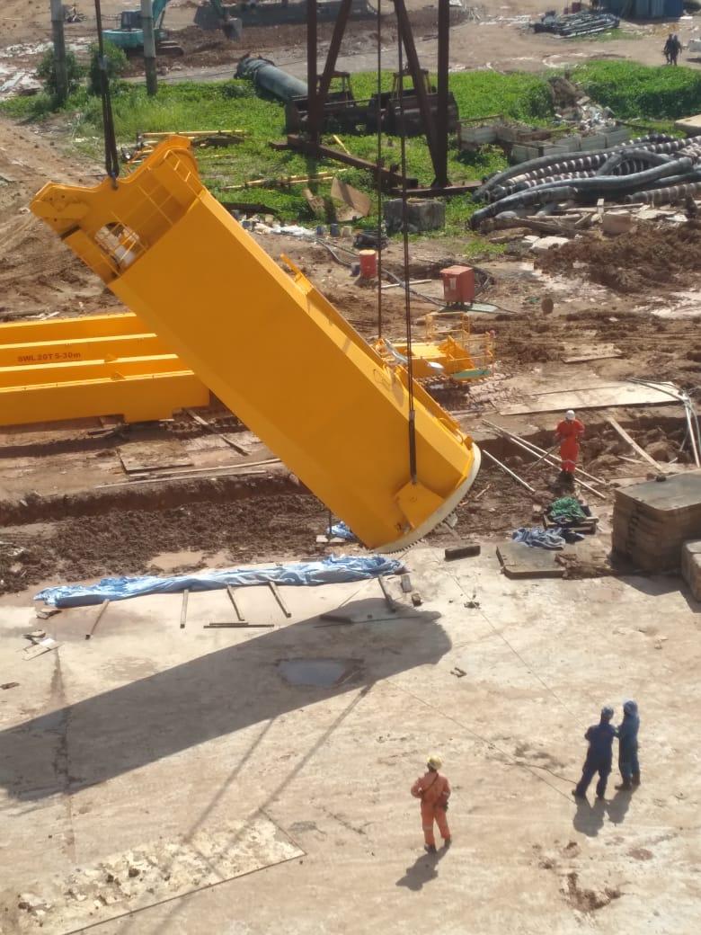 PT SUGEE project: Heavy component lifting operation